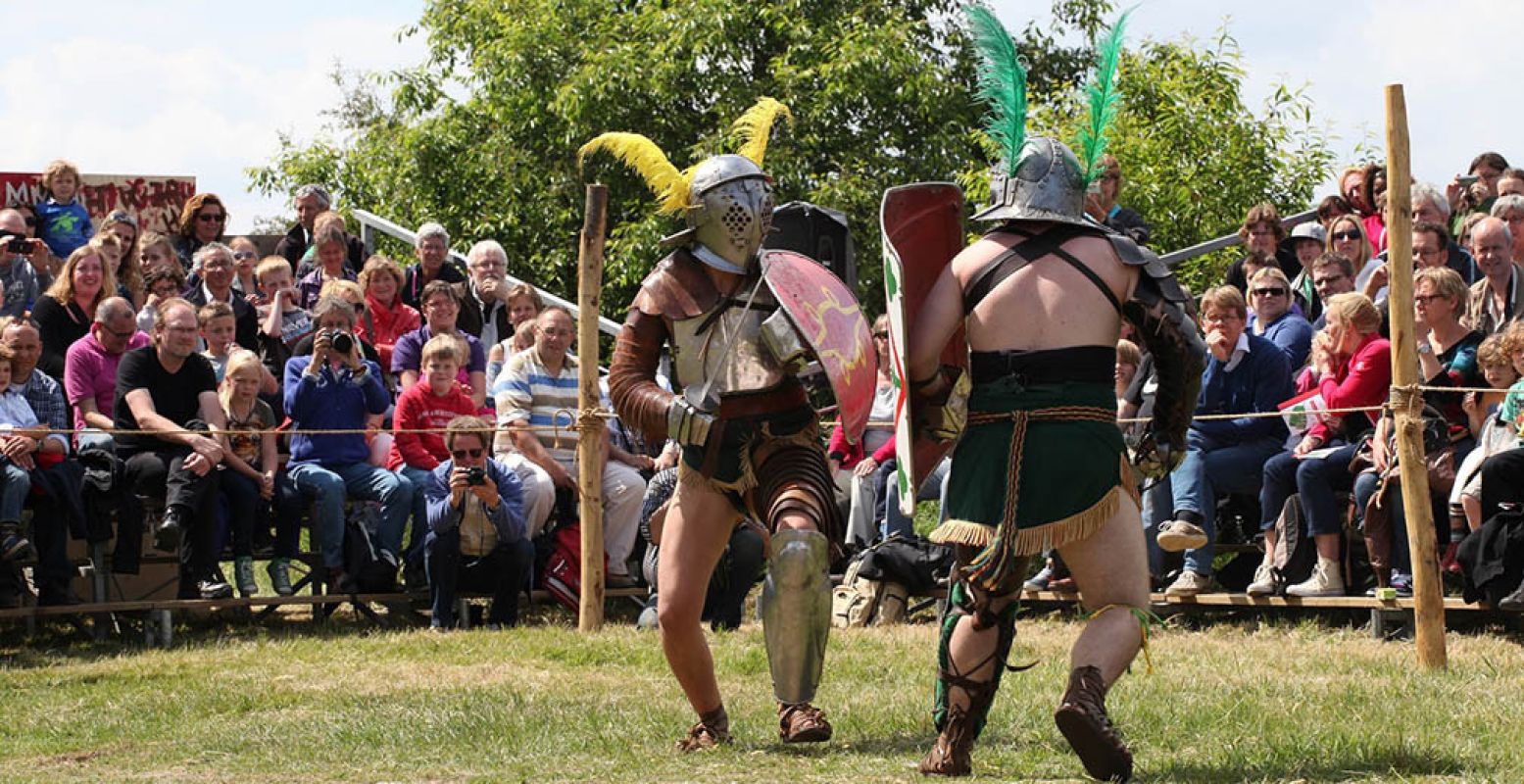 Bekijk gladiatorengevechten of pak een schild en leer jezelf verdedigen zoals de Romeinen. Foto: RomeinenNU.