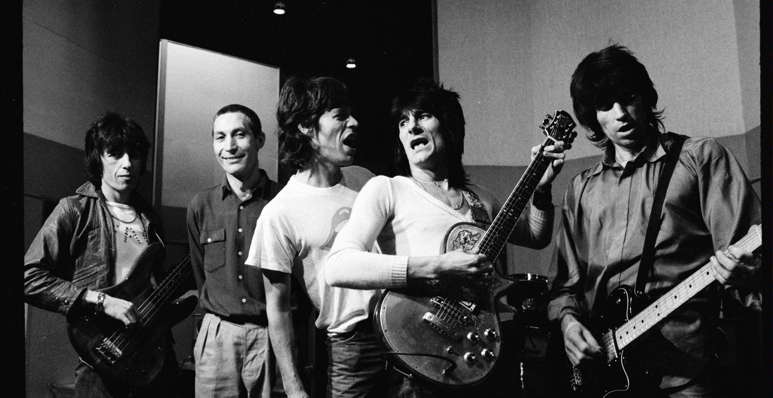 The Rolling Stones in zwart-wit. Foto bijgesneden voor DagjeWeg.NL. Bron: Groninger Museum. Foto: Helmut Newton.
