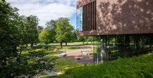 De mooiste tentoonstellingen van dit moment In welk frietbakje kruip jij van de zomer? Foto: LAM museum © Corine Zijerveld