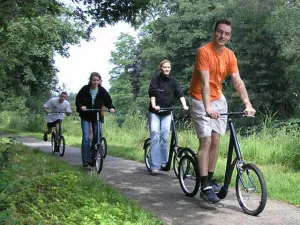 Actieve groepsuitjes van Aktief Overijssel Verken de buurt op een step. Foto: Aktief Overijssel.