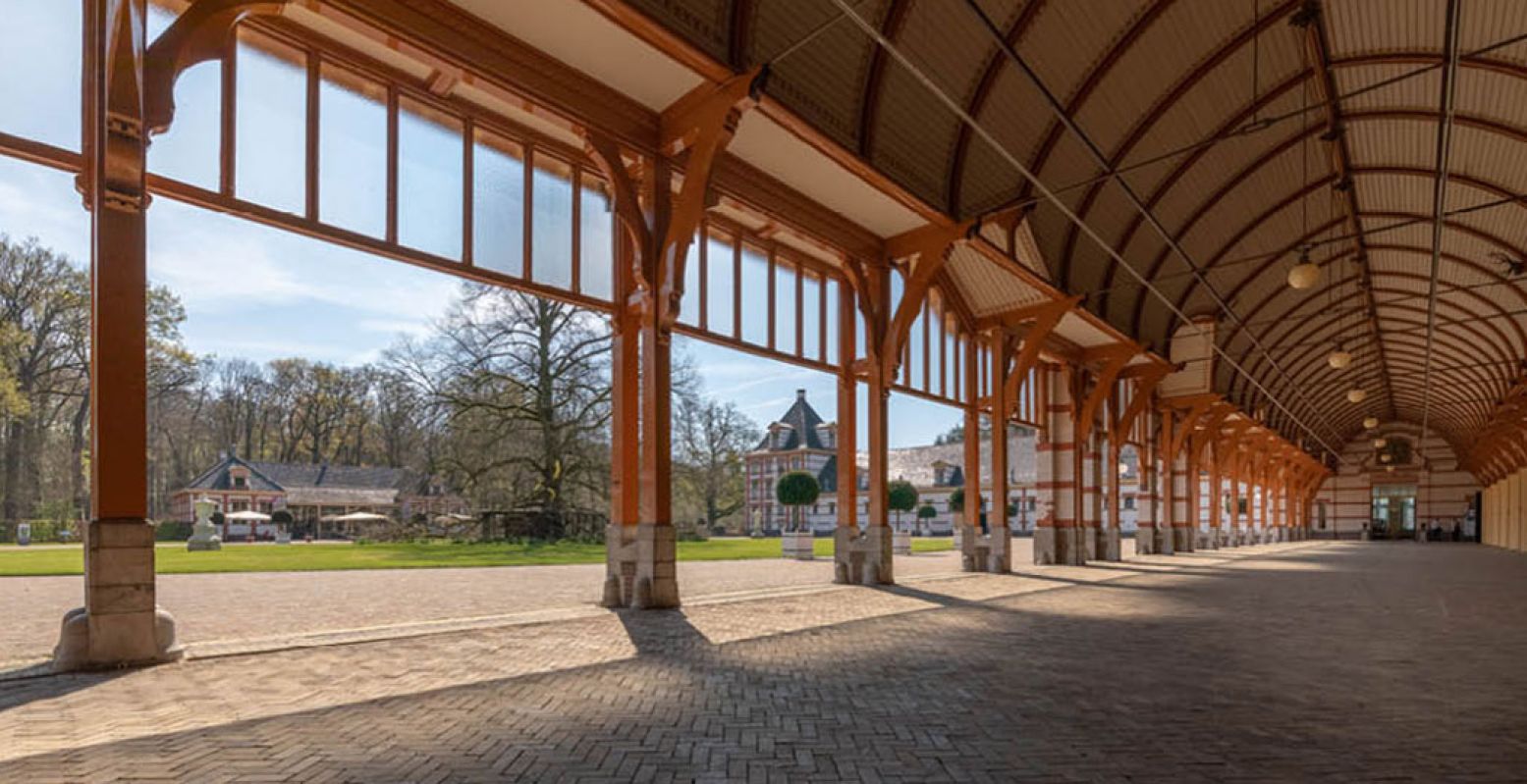 Plof neer voor een prachtige film op het Stallenplein. Foto: Paleis Het Loo