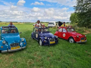 Eendverhuur Een leuk uitje voor een vriendinnendag! Foto: Ribbelbus