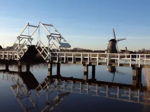 De brug bij Kinderdijk. Foto: Rebus Varende Evenementen.