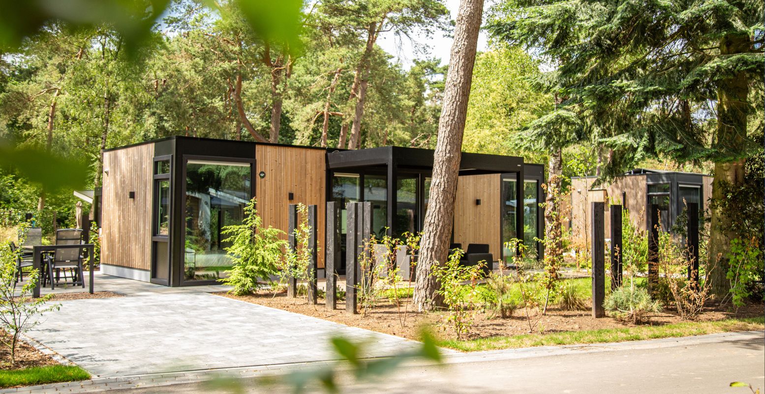 Kies een mooi vakantiehuisje in het groen op familiepark Resort Veluwe. Foto: TopParken Resort Veluwe