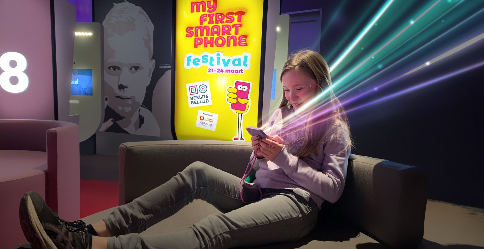 Je kunt zoveel leuks doen met je smartphone! Leer er alles over op My First Smartphone Festival, maar ook hoe je het veilig houdt. Foto: Beeld & Geluid