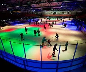 Sfeervolle schaatsbaan. Foto: IJssportcentrum Eindhoven