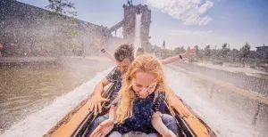 Avontuurlijke zomeravonden in attractieparken