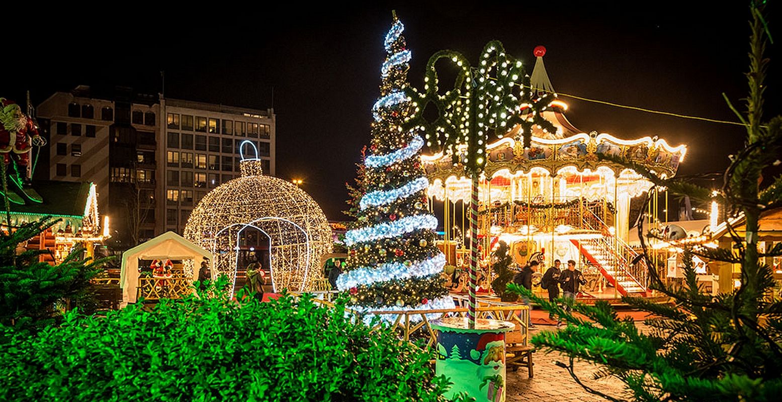 Je kijkt je ogen uit in Winterland Hasselt. Wat is alles prachtig versierd! Foto: Winterland Hasselt © Roland Hermans