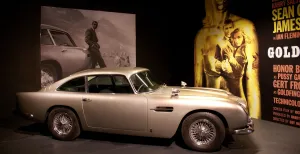 Allemaal Dafjes! Ontdek de 10 gaafste automusea De originele Aston Martin DB5 uit de James Bond film Goldfinger staat in het Louwman Museum. Foto: Louwman Museum