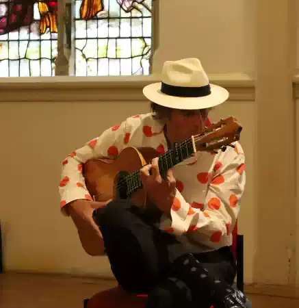 Gipsy flamencogitarist Manito Middellandse Zeetuin Manito fotograaf Berend Houwer