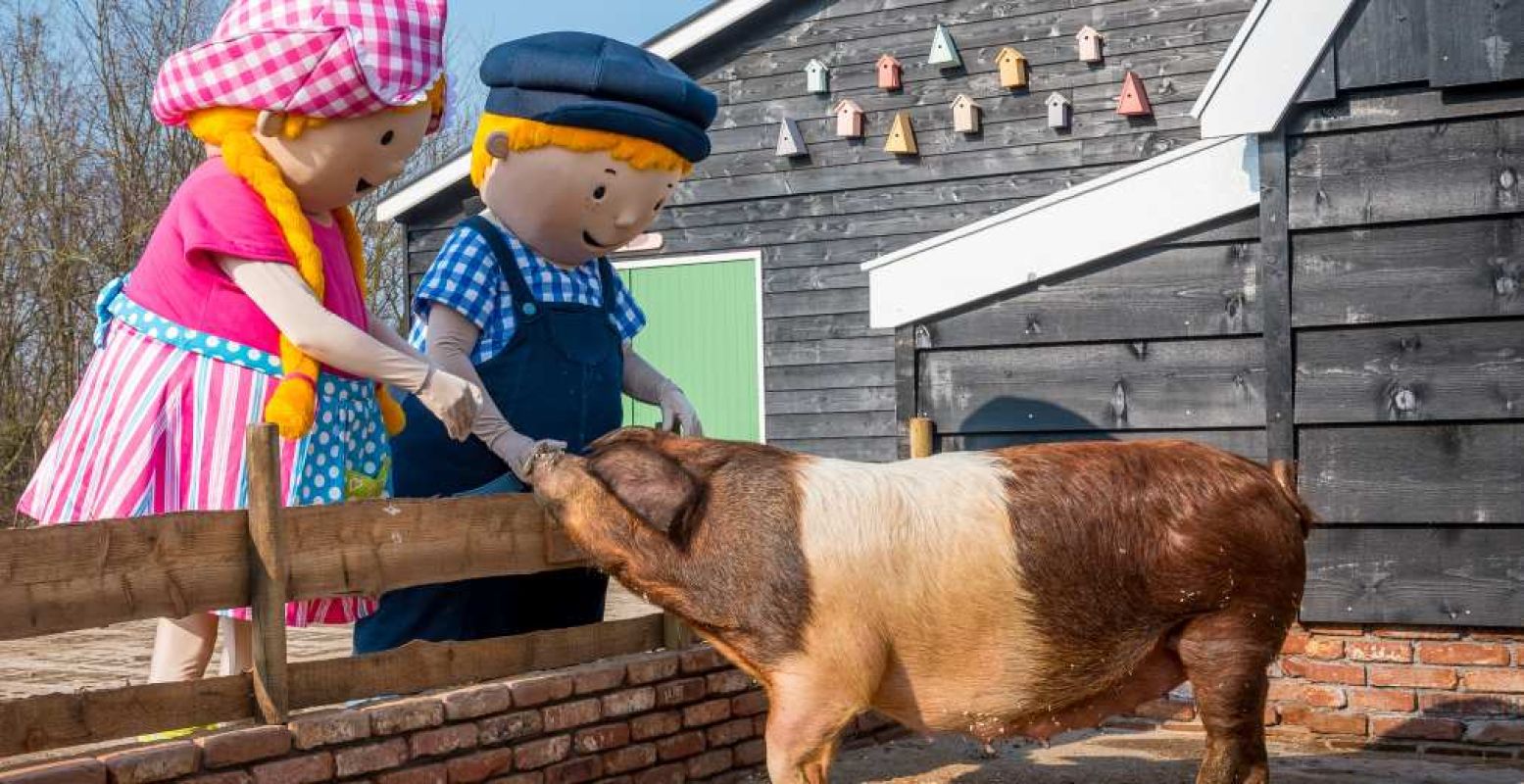 Fien & Teun laten je al hun favoriete boerderijdieren zien. Foto: Avonturenboederij Molenwaard