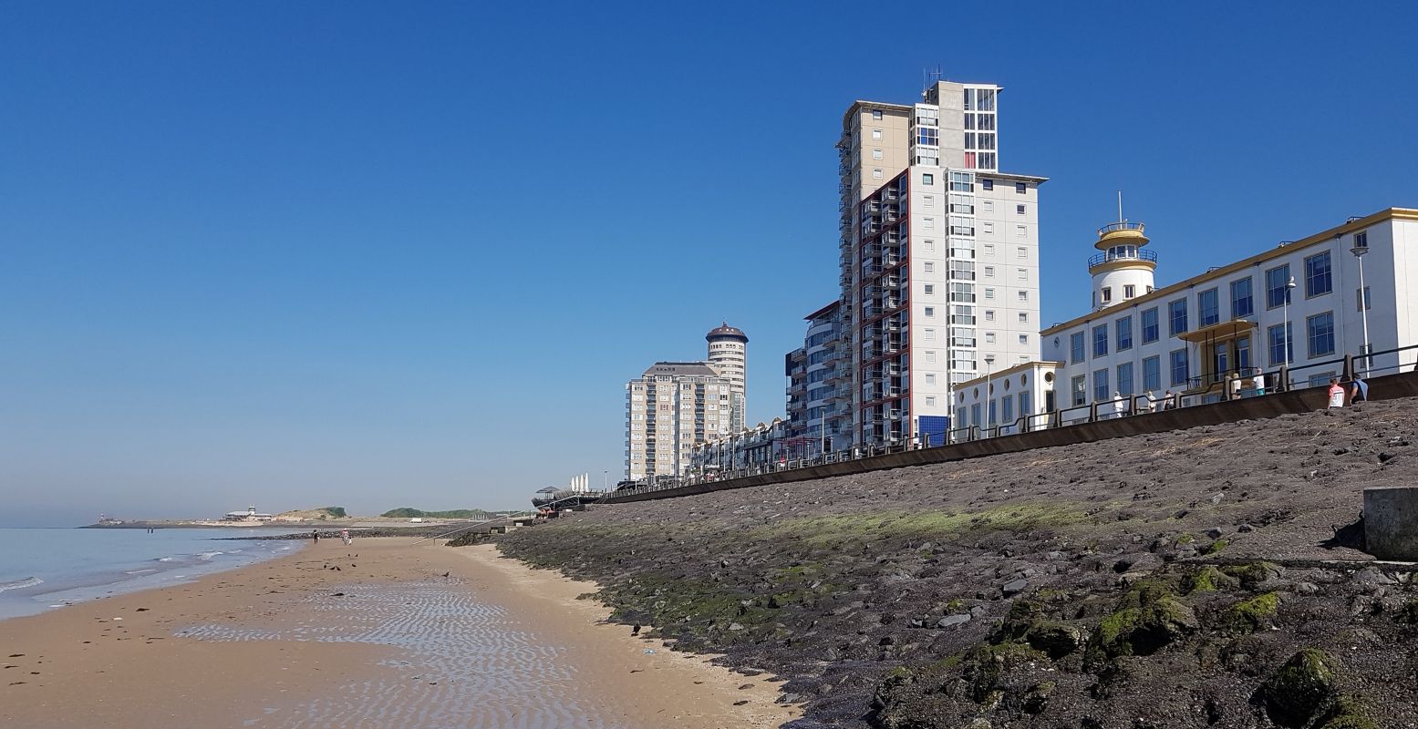 Zee, strand en stad komen samen bij de Boulevard van Vlissingen. Foto: Henk Arendse