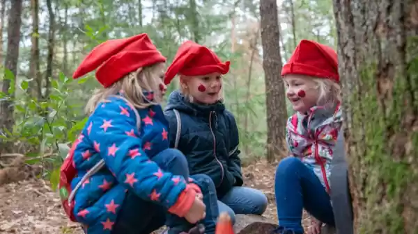 meisje met kaboutermuts | Foto ge&uuml;pload door gebruiker Staatsbosbeheer.