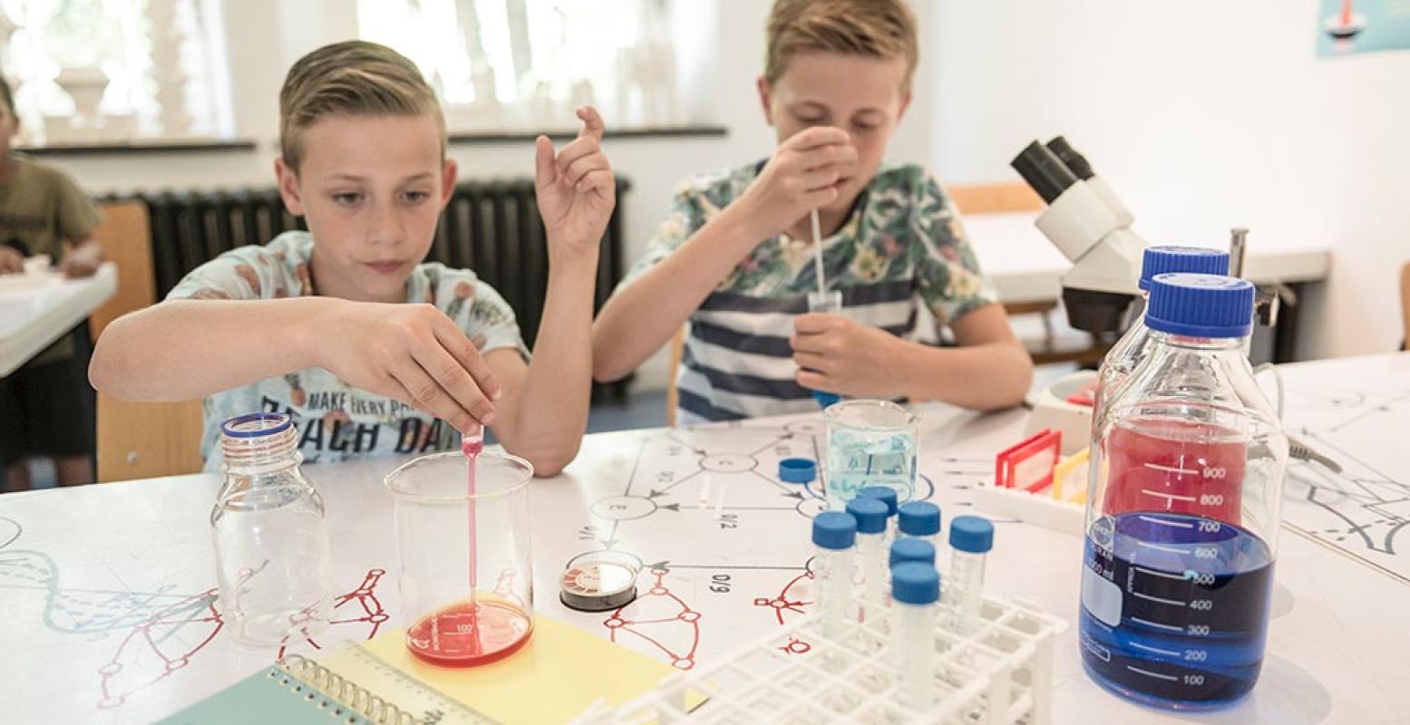 Geef je op voor een workshop en duik het lab in. Foto: Het Science Centre Delft © Marcel Krijger.