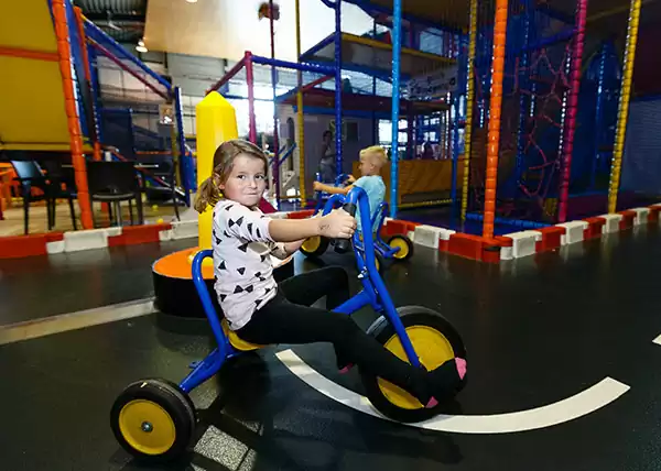 Lekker racen! Foto: Spelekids.