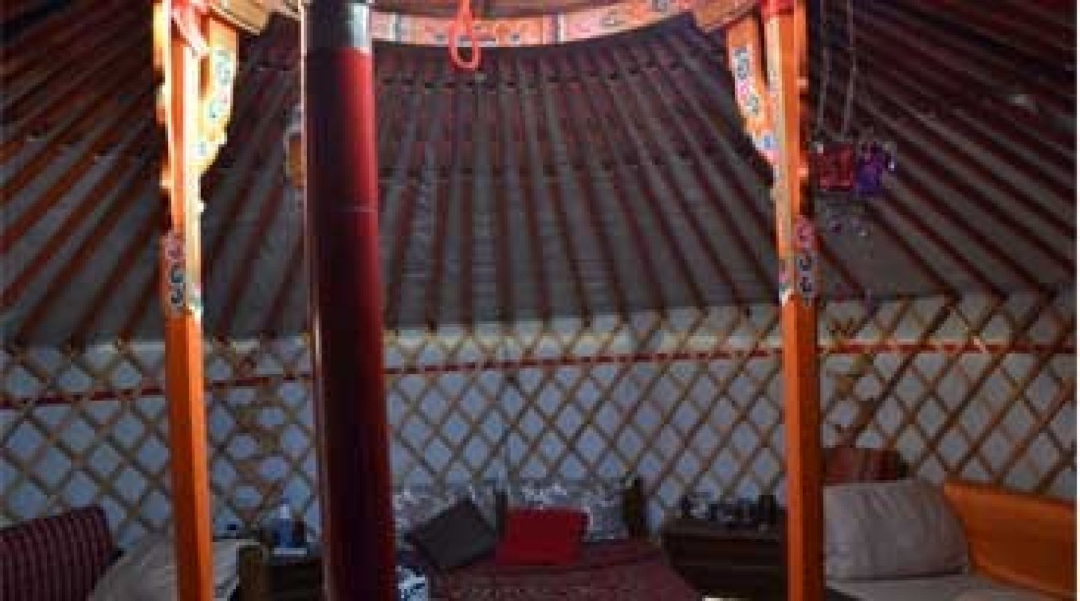 Bijzondere lichtinval in de yurt. Foto: DagjeWeg.NL