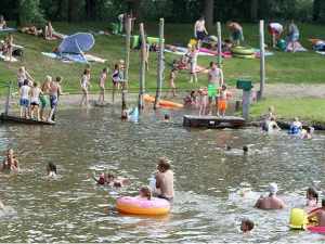 Zwemmen, spelen en zonnen. Foto: Natuurlijk Heidepark © Ronny Langenkamp