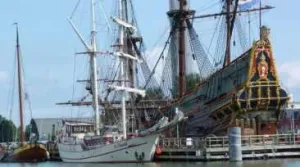 De Batavia krijgt weer nieuwe masten!