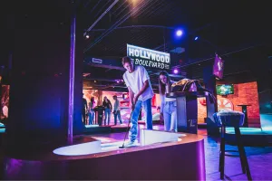 Speel een potje glowgolf. Foto: Hollywood Entertainment Center ©