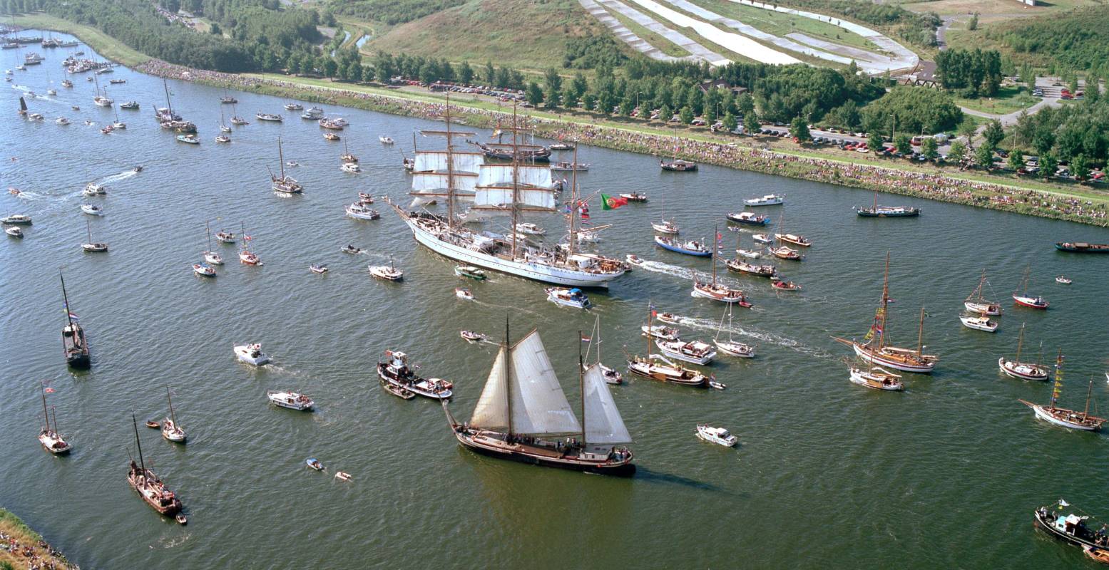 Op woensdag varen de ruim tienduizend schepen vanuit IJmuiden naar de Oranje Oceaan (oftewel de IJhaven). Foto: SAIL Amsterdam Op woensdag varen de ruim tienduizend schepen vanuit IJmuiden naar de Oranje Oceaan (oftewel de IJhaven). Foto: SAIL Amsterdam