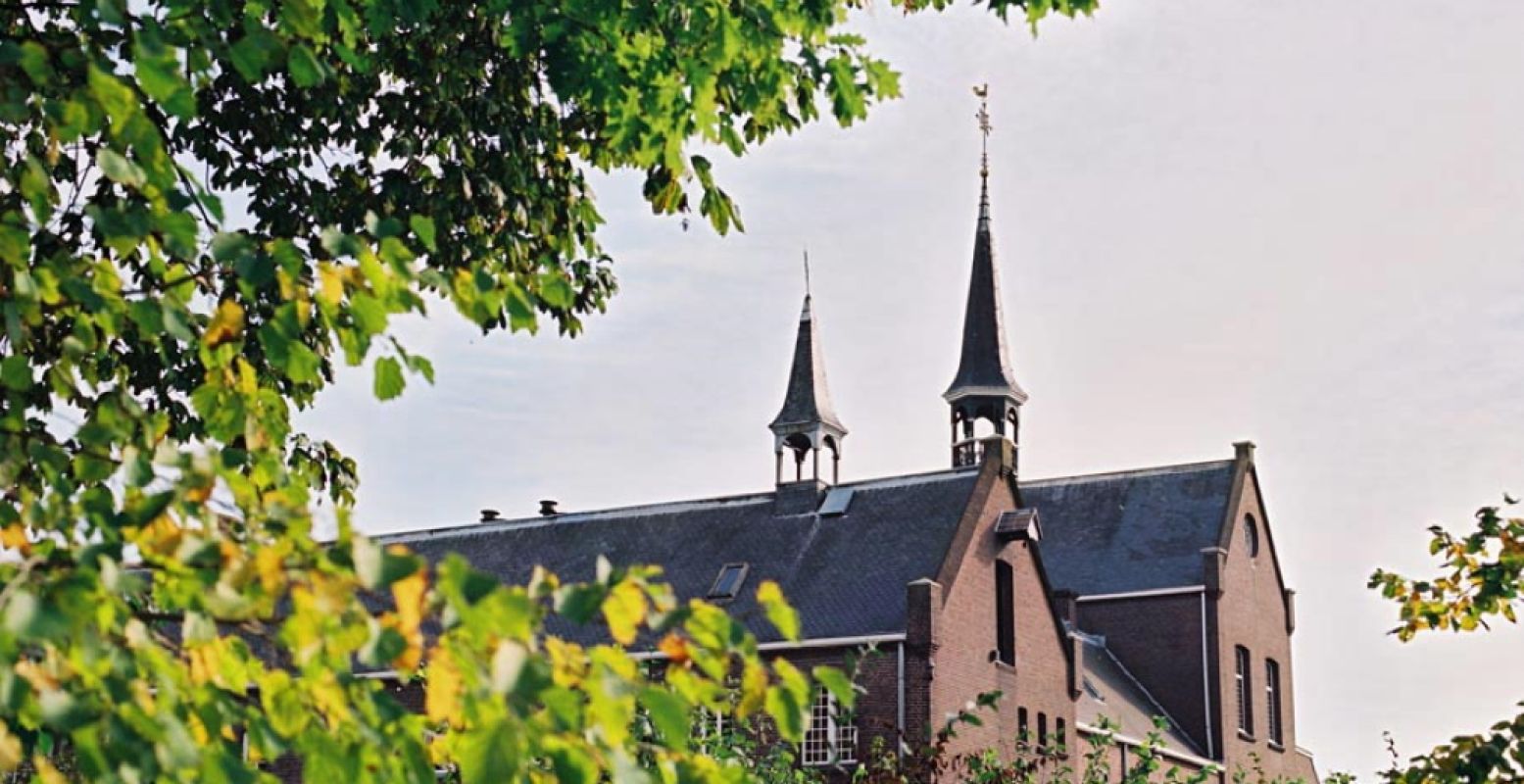 Overnacht in bijzonder B&B's. Bijvoorbeeld in een echt klooster, een oase van rust in hartje Breda. Foto: Het Klooster Breda.