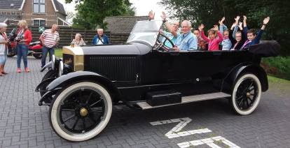 Toettoet! Deze auto wordt door stoom aangedreven. Foto: Nederlands Stoommachinemuseum