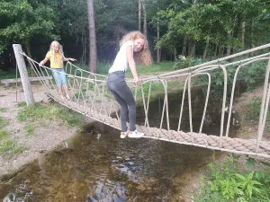 Balanceren op de touwbrug. Foto: Rick en Daniëlle