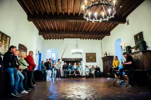 Castle Sessions 2024 in de ridderzaal met Dolce Beringer. Foto: Larissa Derks Castle Sessions 2024 in de ridderzaal met Dolce Beringer. Foto: Larissa Derks
