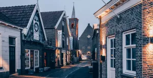 Ga een dagje naar het Twentse kunststadje Ootmarsum Slenter door de smalle staatjes. Foto: © Vincent Croce