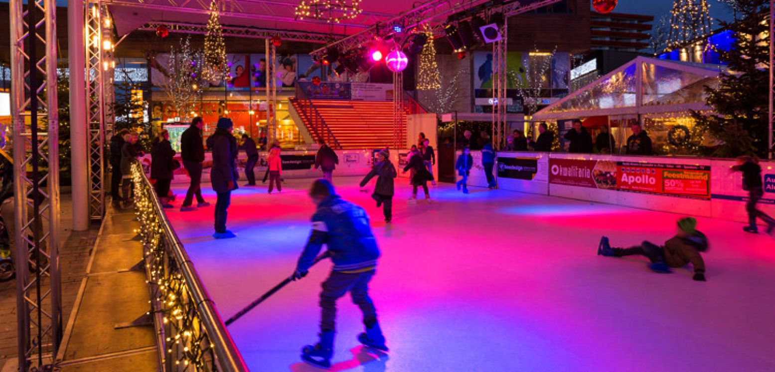 Volg een schaatsles in de stad of swing mee met Disco on Ice! Foto: Almere City Marketing.