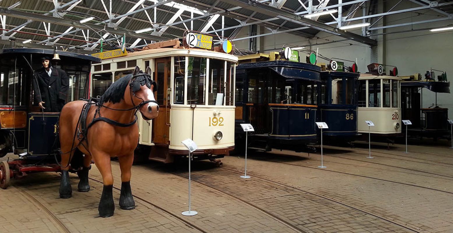 De Oliebollenrit in een oude tram van Miniworld Rotterdam is erg populair, dus reserveer vooraf! Foto: Miniworld Rotterdam.