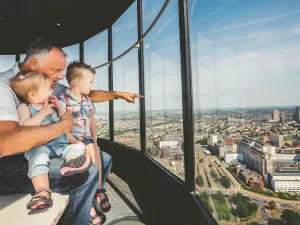 Een spectaculair uitzicht over Rotterdam. Foto: De Euromast © Mark Bolk