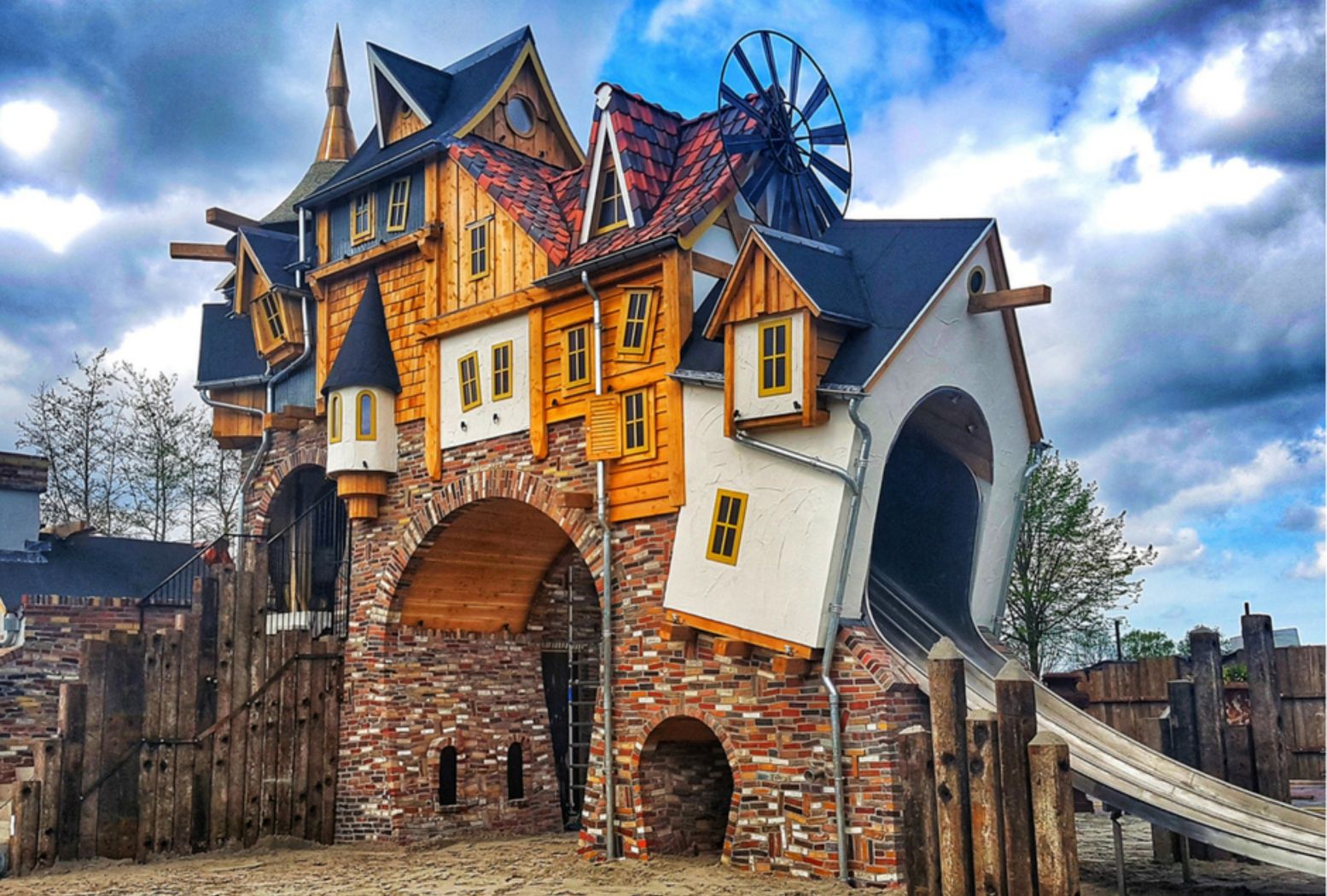 Het sprookjesachtige pannenkoekenhuis is een avontuur voor het hele gezin. Foto: Hans & Grietje Pannenkoekenhuis en Speelpark Het sprookjesachtige pannenkoekenhuis is een avontuur voor het hele gezin. Foto: Hans & Grietje Pannenkoekenhuis en Speelpark