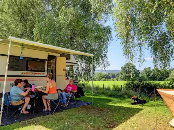 Geniet van kamperen met je familie of vrienden. Foto: Floreal Camping La Colline