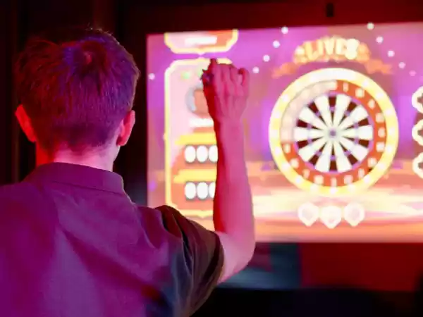 Fun Darts is leuk voor iedereen. Foto: Hollywood Entertainment Center Fun Darts is leuk voor iedereen. Foto: Hollywood Entertainment Center