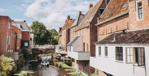 Stedentrip Appingedam, middeleeuws stadje aan het Dampsterdiep De hangende keukens zijn bijzonder om te zien. Foto: Groningen Marketing © Stella Dekker Fotografie