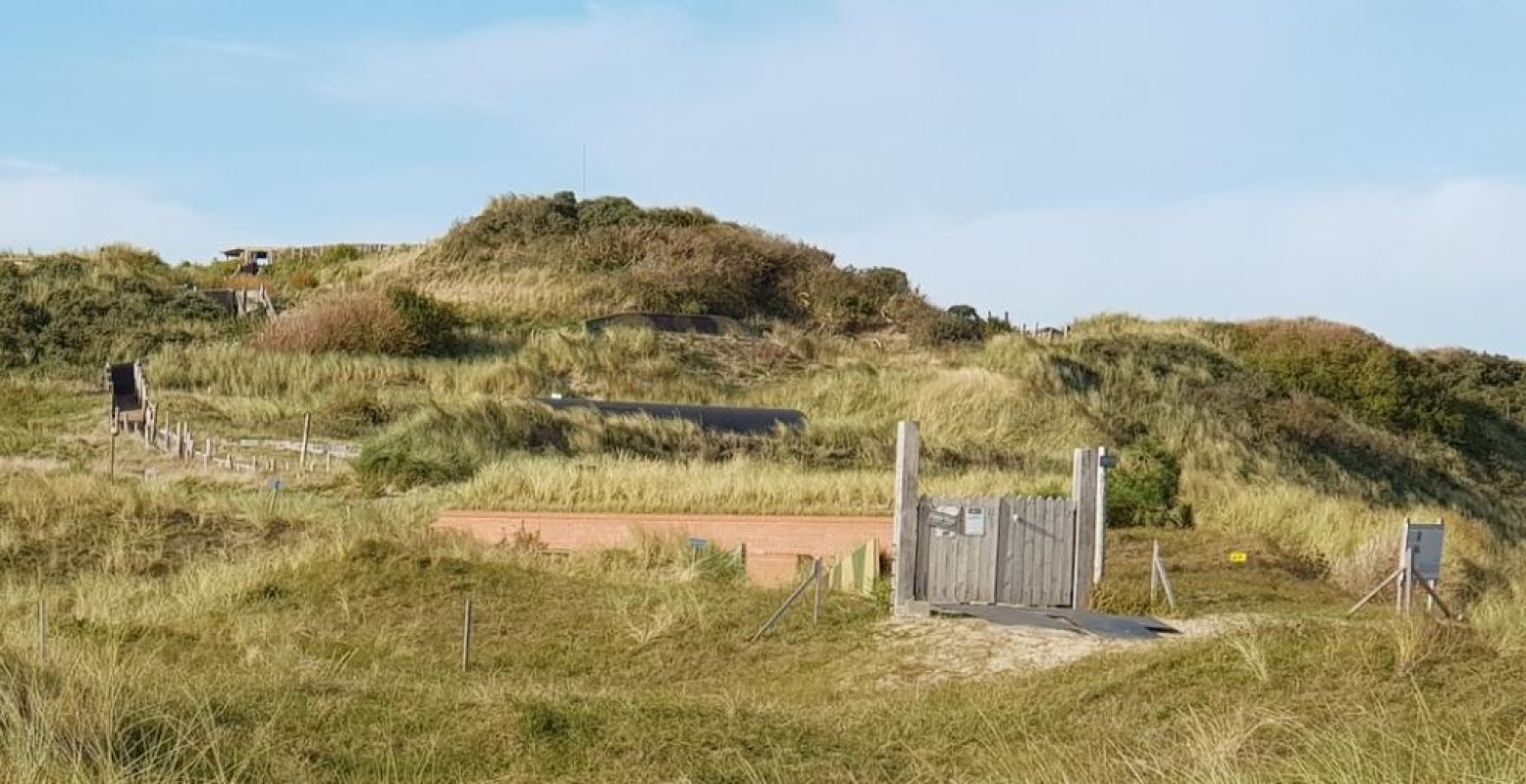 Het Bunkermuseum in de duinen van Vlieland. Foto: DagjeWeg.NL © Tonny van Oosten