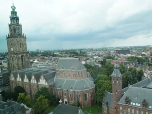 De Martinikerk gezien vanuit het Forum. Foto: André LÃ¶wenthal