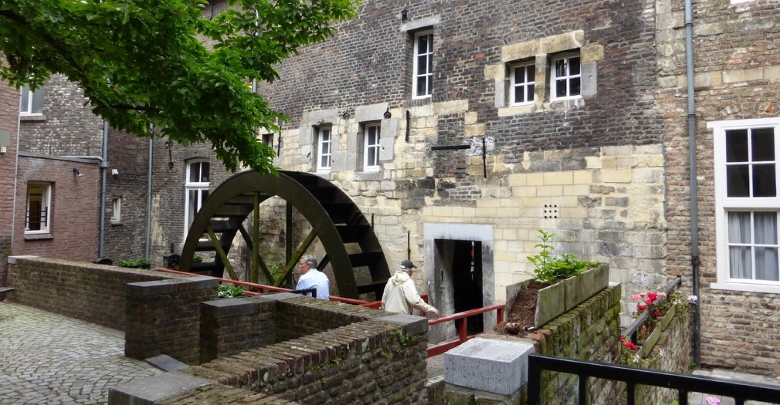 De achterkant van de Bisschopsmolen, de oudste nog werkende watermolen van Nederland. Foto: Henk Arendse