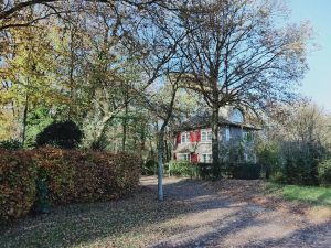Bewonder statige huizen en vind je weg door het roerige Gooi. Foto: Puzzeluitje.nl Bewonder statige huizen en vind je weg door het roerige Gooi. Foto: Puzzeluitje.nl