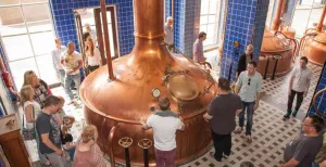 Op zoek naar een cadeau? Geef een dagje uit! Hier komt die lekkere goudgele rakker vandaan. Foto: Batavia Biertour.