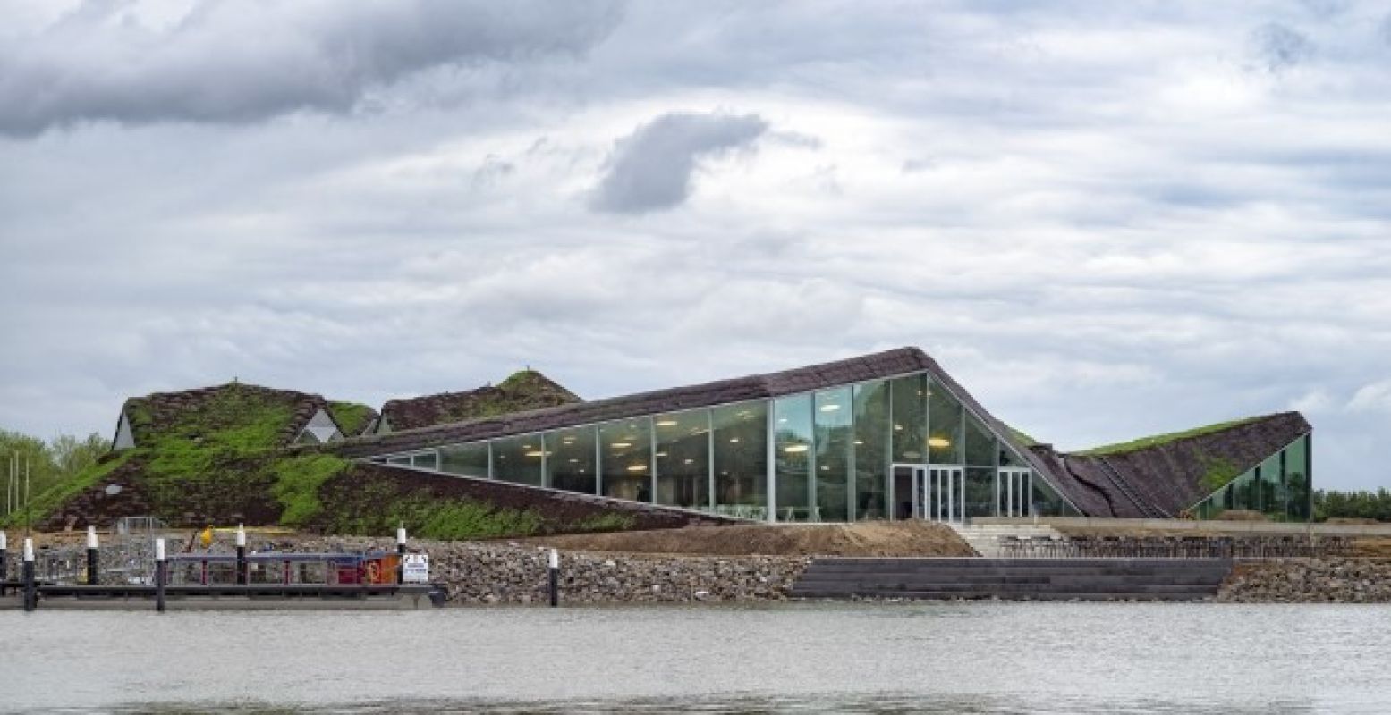 Het nieuwe museum verrijst als het ware uit de natuur. Foto: Ronald Tilleman