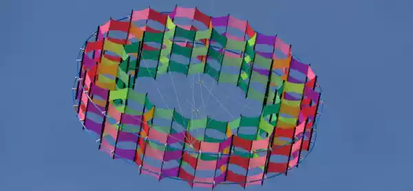 Kleurrijk vliegerfestival en OERRR-zomerpret https://storage.googleapis.com/liniebreednl/fitcoverdpr1quality80gravity0.5x0_3_1.jpg | Foto ge&uuml;pload door gebruiker Waterlinie Evenement