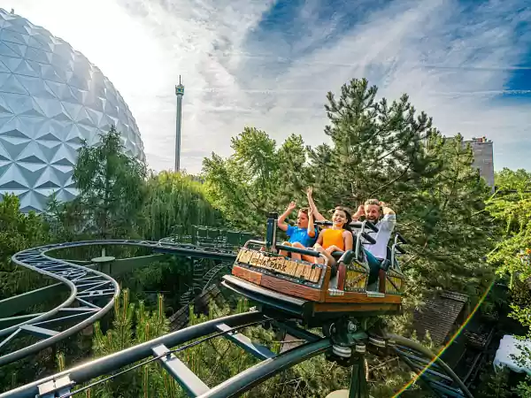 Door en over Zwitserland met de Matterhorn Blitz. Foto: Europa Park Door en over Zwitserland met de Matterhorn Blitz. Foto: Europa Park