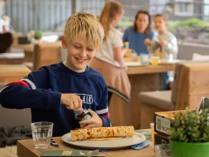 Pannenkoeken eten in het pannenkoekenrestaurant. Foto: GeoFort