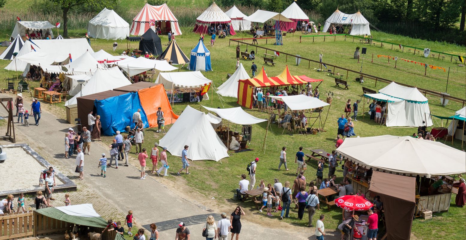 Neem een kijkje in het kampement en leef mee met de voorbereidingen voor het riddertoernooi. Foto: Kasteel Hoensbroek