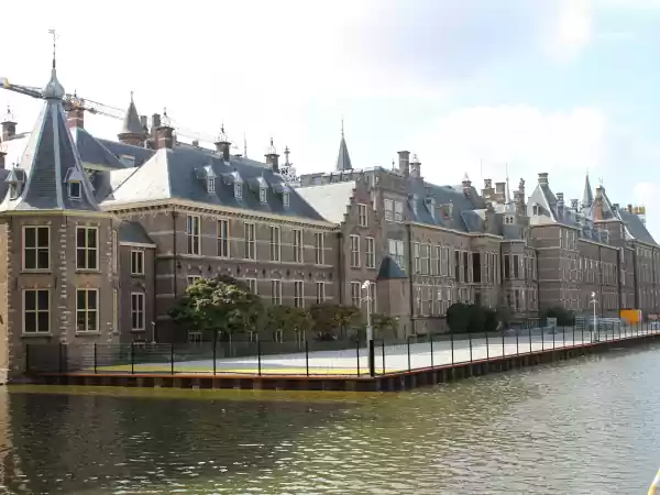 Binnenhof Den Haag Het vooraanzicht van het Binnenhof. Foto: DagjeWeg.NL