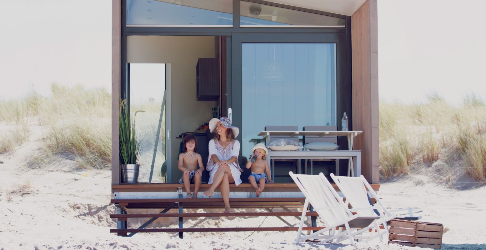 In je vakantie wonen op het strand, hoe cool is dat? Foto: Roompot