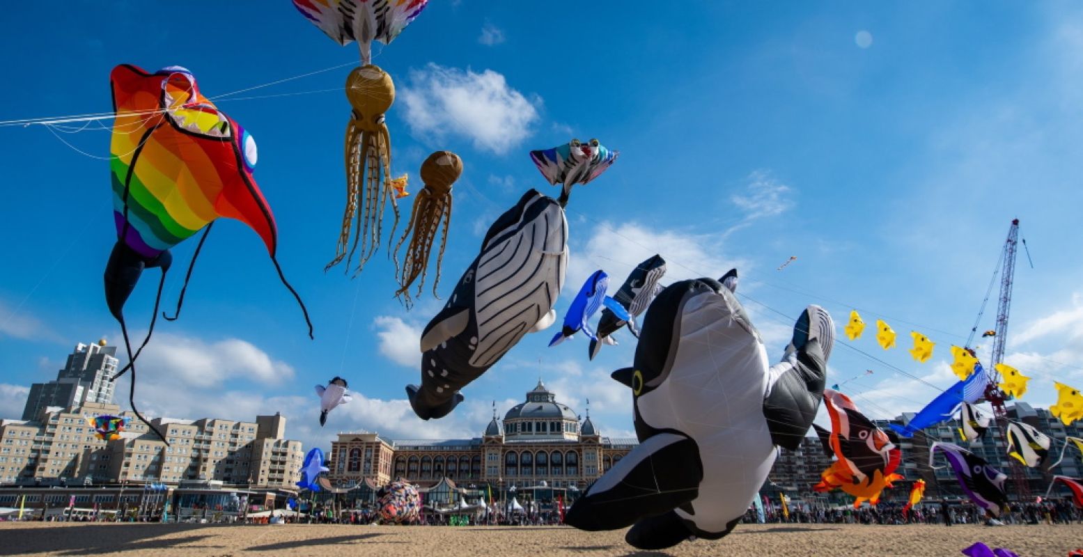 Wauw! Een indrukwekkend en vrolijk spektakel: Vliegerfeest Scheveningen. Foto: Vliegerfeest Scheveningen, Team Lekker Windje.