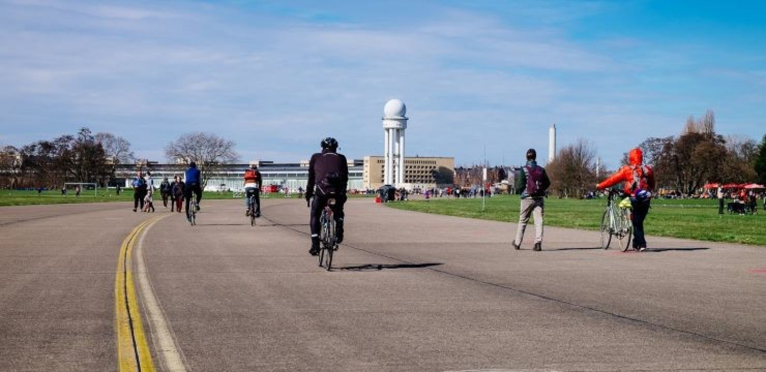 Alle ruimte om te fietsen in Park Tempelhof. Foto: Berlijn-Blog